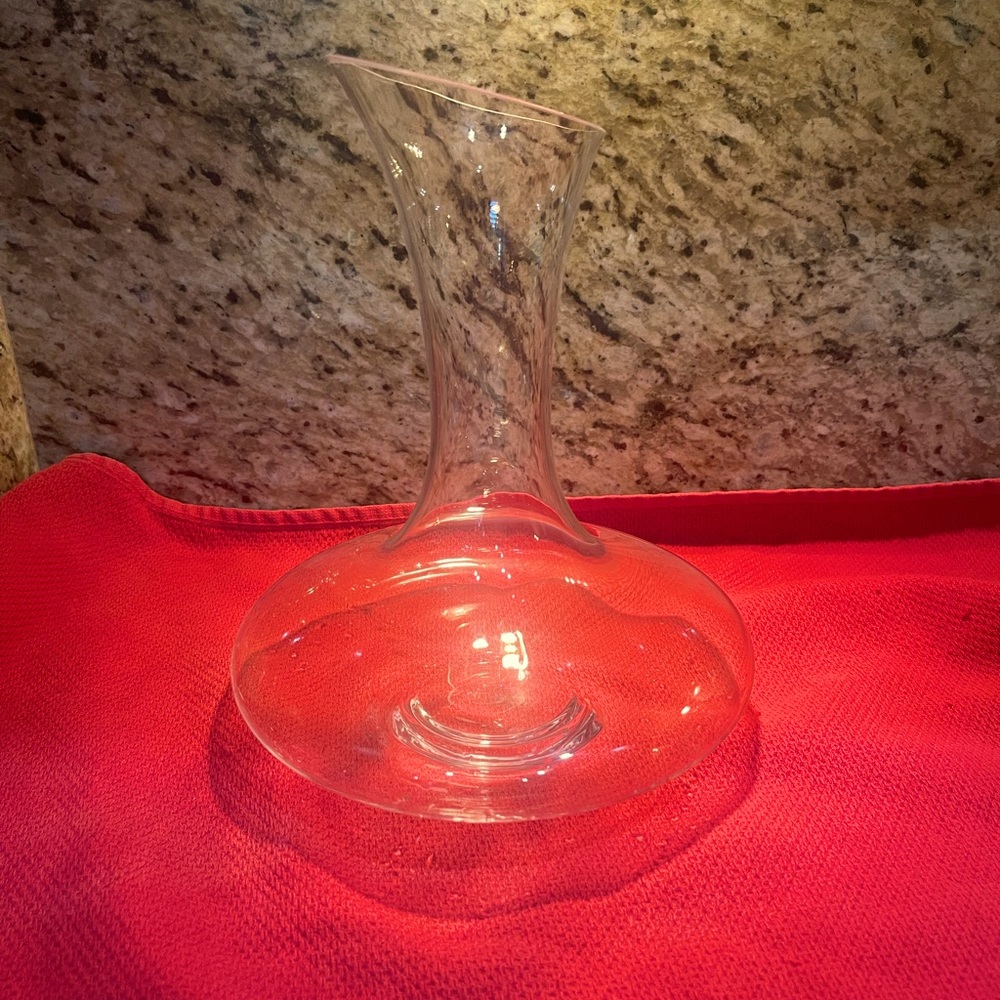 Wine Decanter Round Capacity - Shallow SlatedTop/Avoiding Spills Standard 750 ml